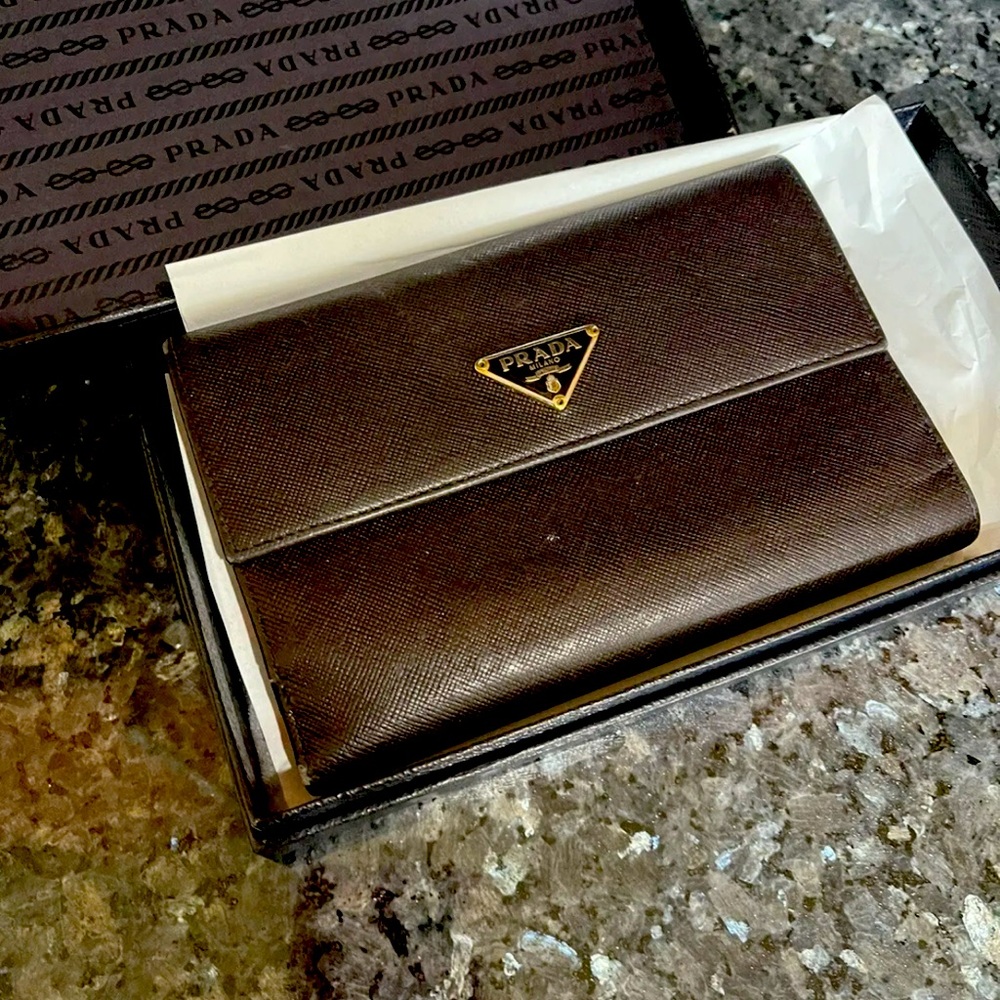 Prada brown leather portaf patt lunga wallet.